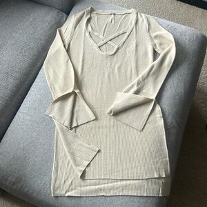 Free People cream-colored fine gauge knit lightweight flare sleeved tunic XS